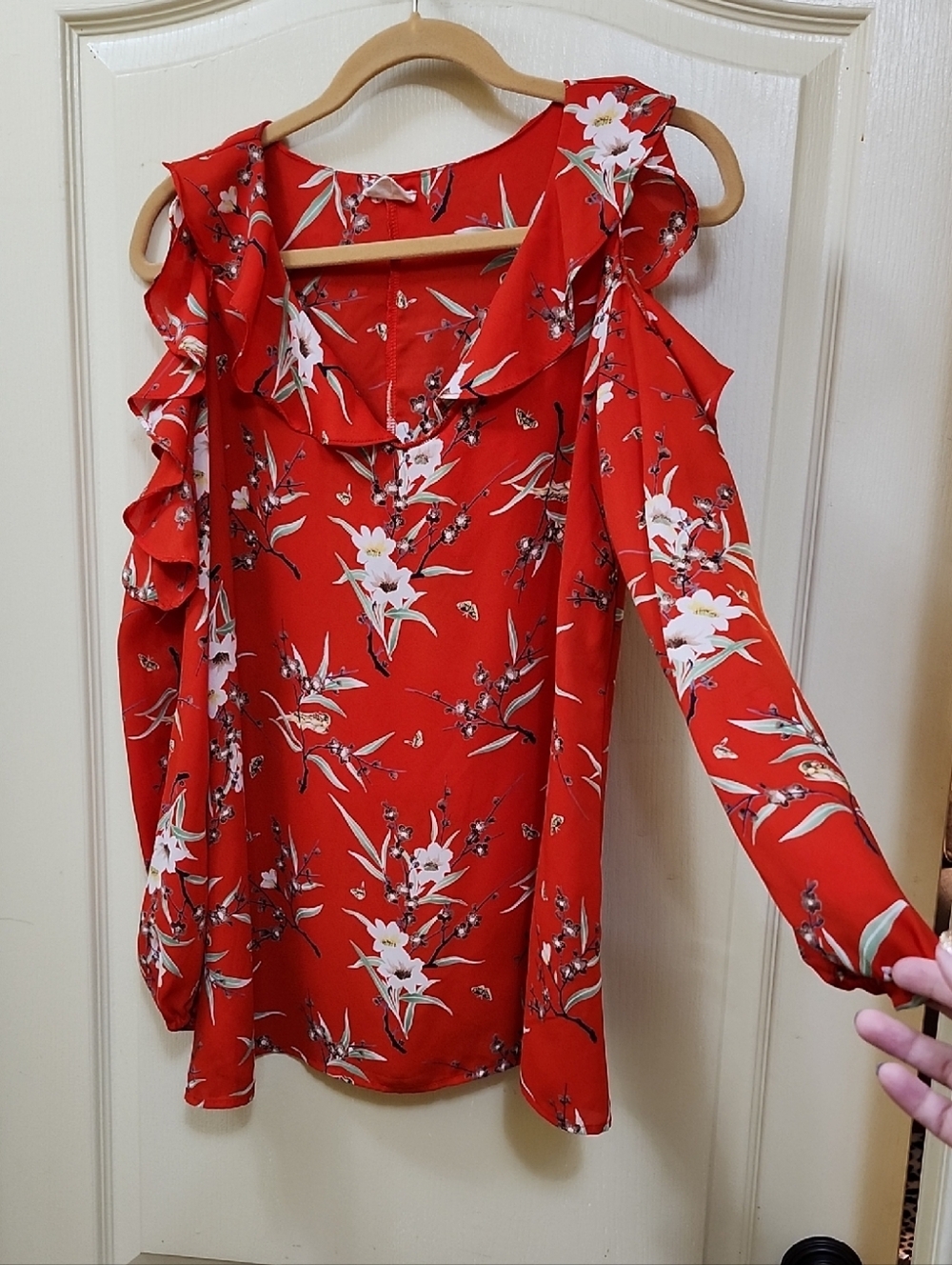 1.4.3 STORY BY LINEUP FLORAL RUFFLE COLD SHOULDER BLOUSE
